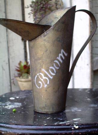 BLOOM PITCHER