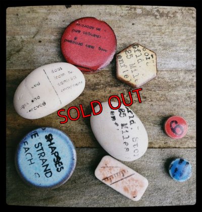 写真の石の部分はタイルか石が入ります。写真は一例です