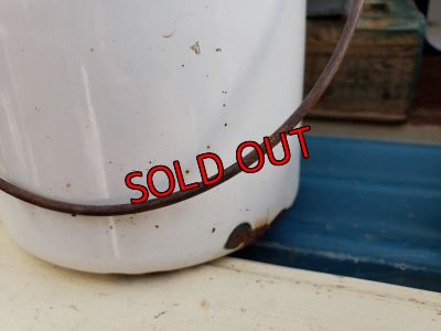 古い器です、錆があります。