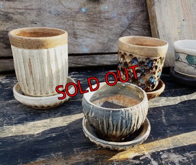 手前の器の販売ページです。