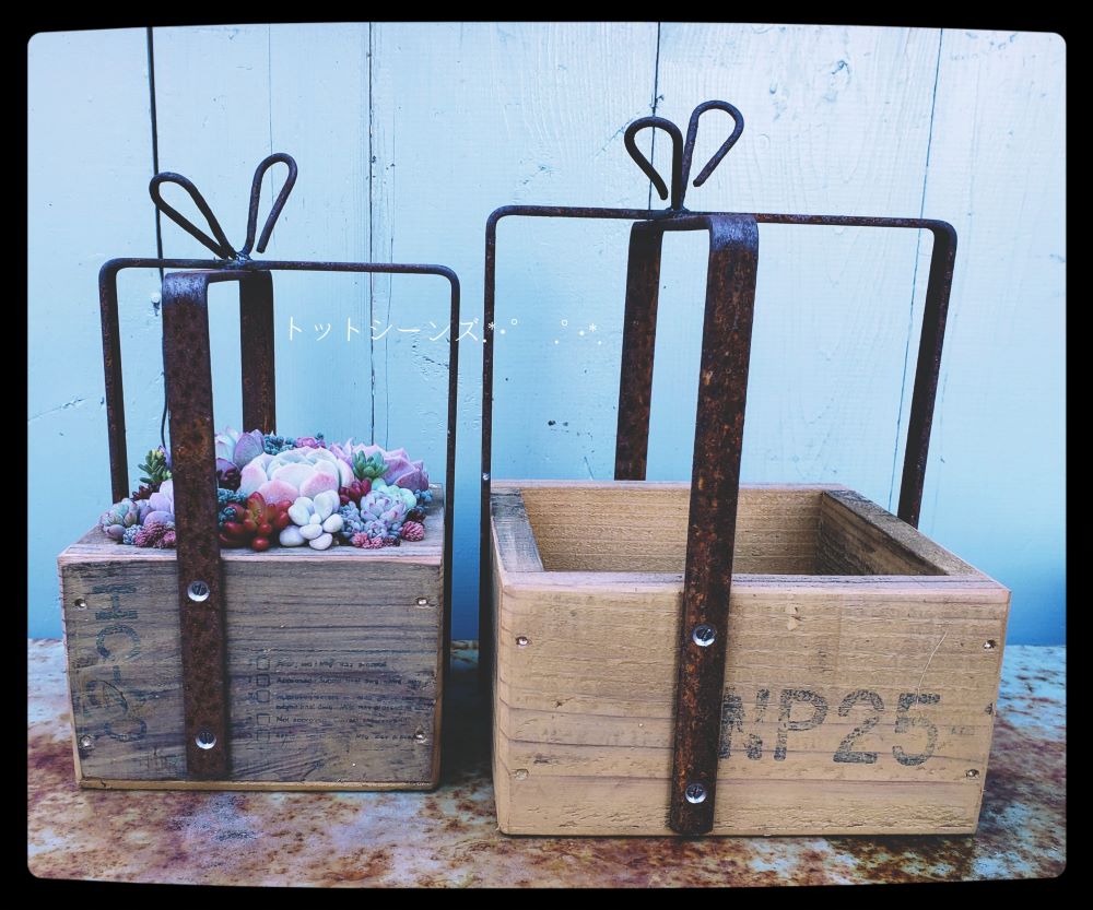 NEW/贈り物木箱－小（正方形）〜工場のおじいさんシリーズ
