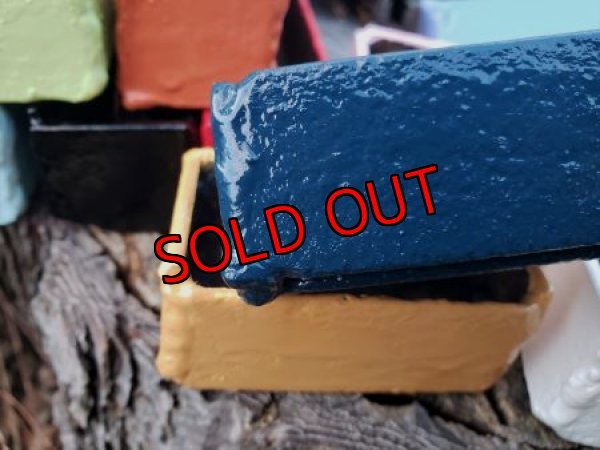 紺色、からし色