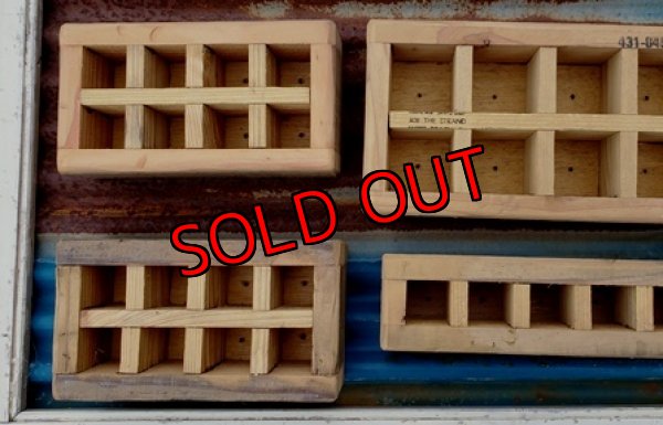 左が4/23発売の8マスタイプです(2×4)