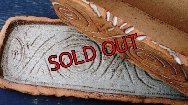 B/薄茶×クリーム(模様の中の色がクリーム色です)