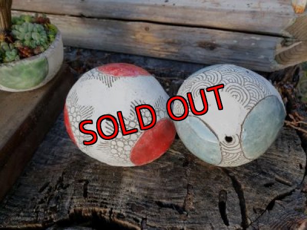 左-E茜色、　右-F瓶覗