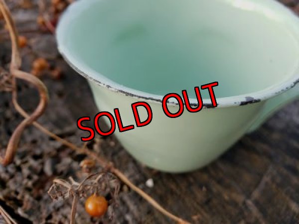 フチはこんな感じのラフな作りです。