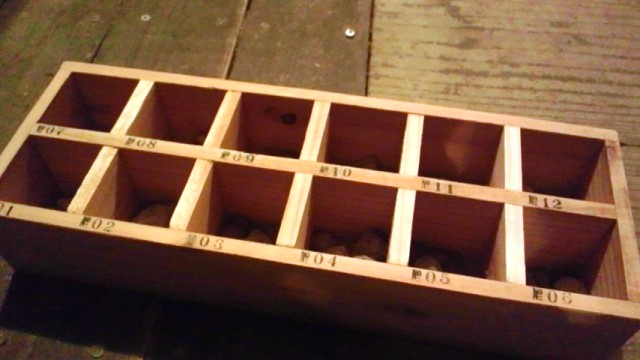 画像: おじいさんの観察木箱